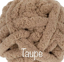 Load image into Gallery viewer, Toddler Chunky Blanket